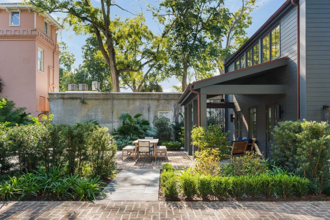 169 Wentworth Street Photo 77