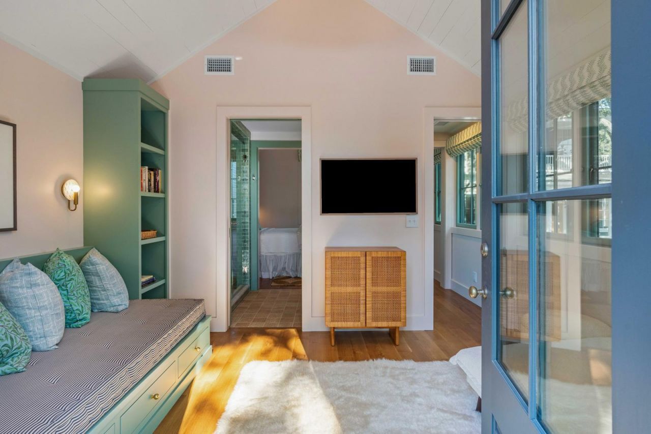 169 Wentworth Street Photo 79