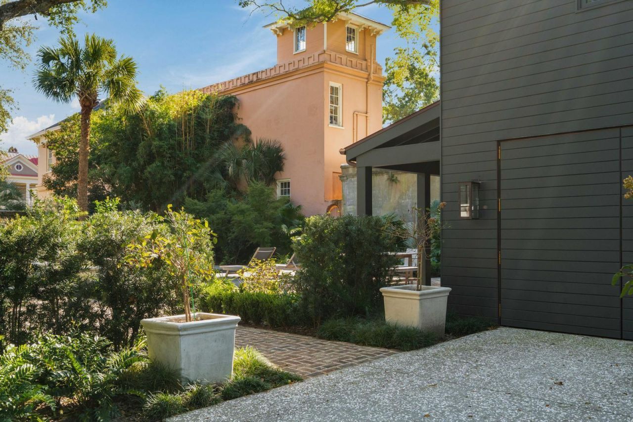 169 Wentworth Street Photo 92