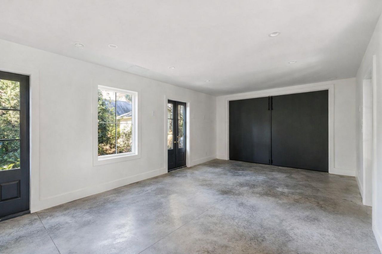 169 Wentworth Street Photo 93