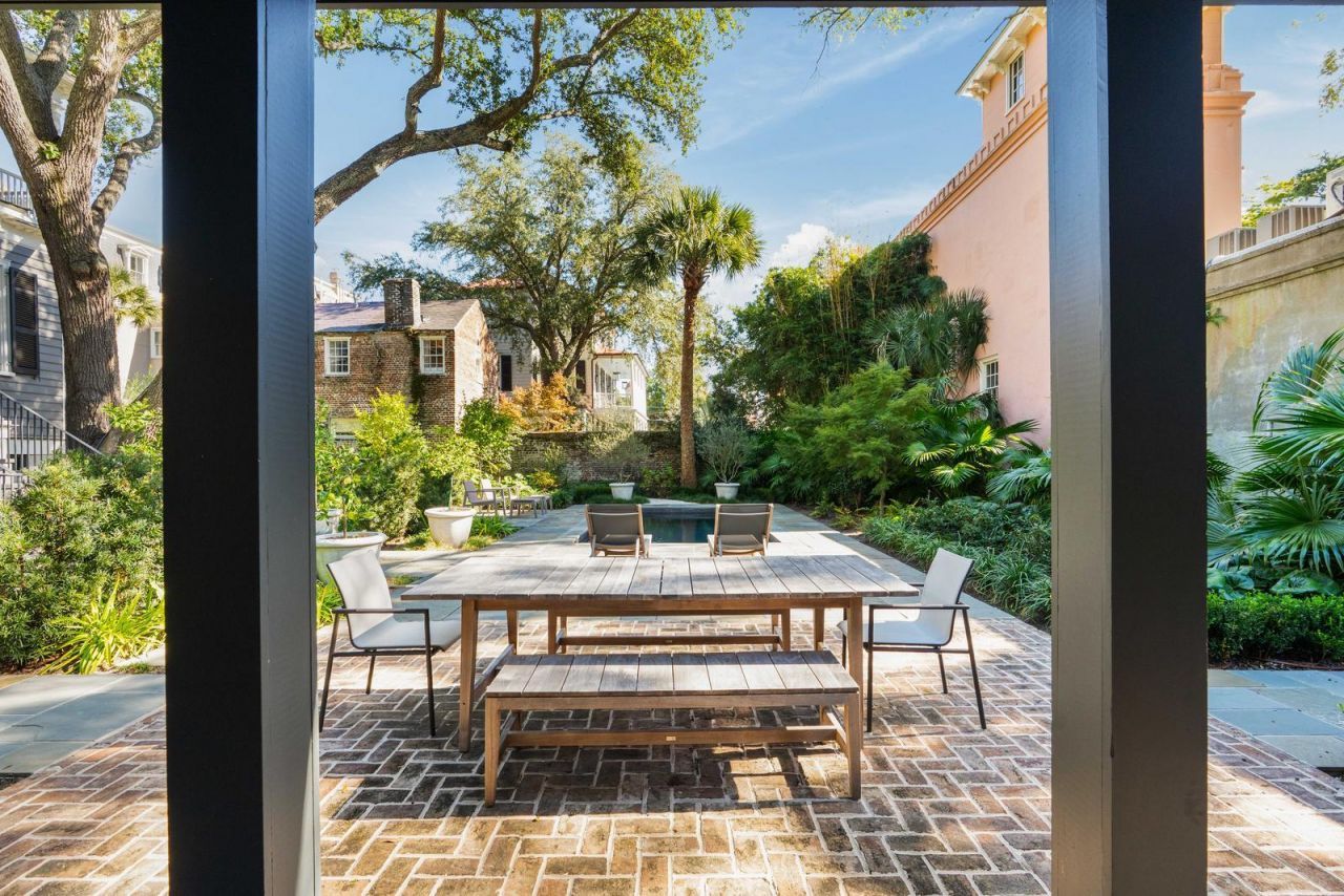 169 Wentworth Street Photo 97