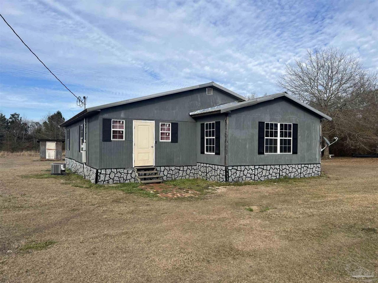 1482 Smith Dairy Rd, Atmore, AL 36502 Main Photo