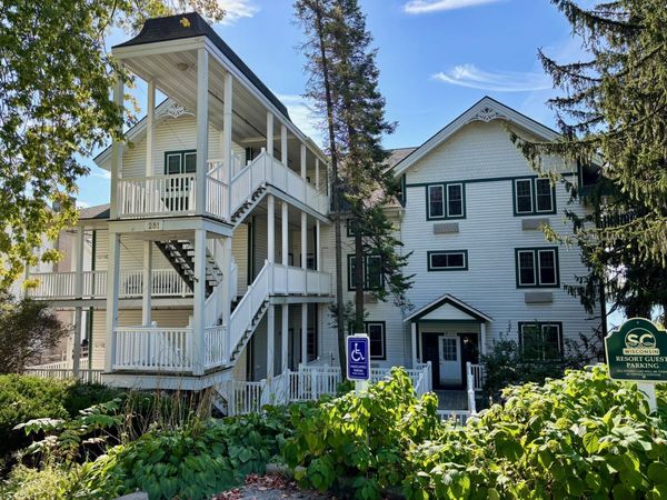 281 Victorian Village Dr, Unit 31, Elkhart Lake, WI 53020