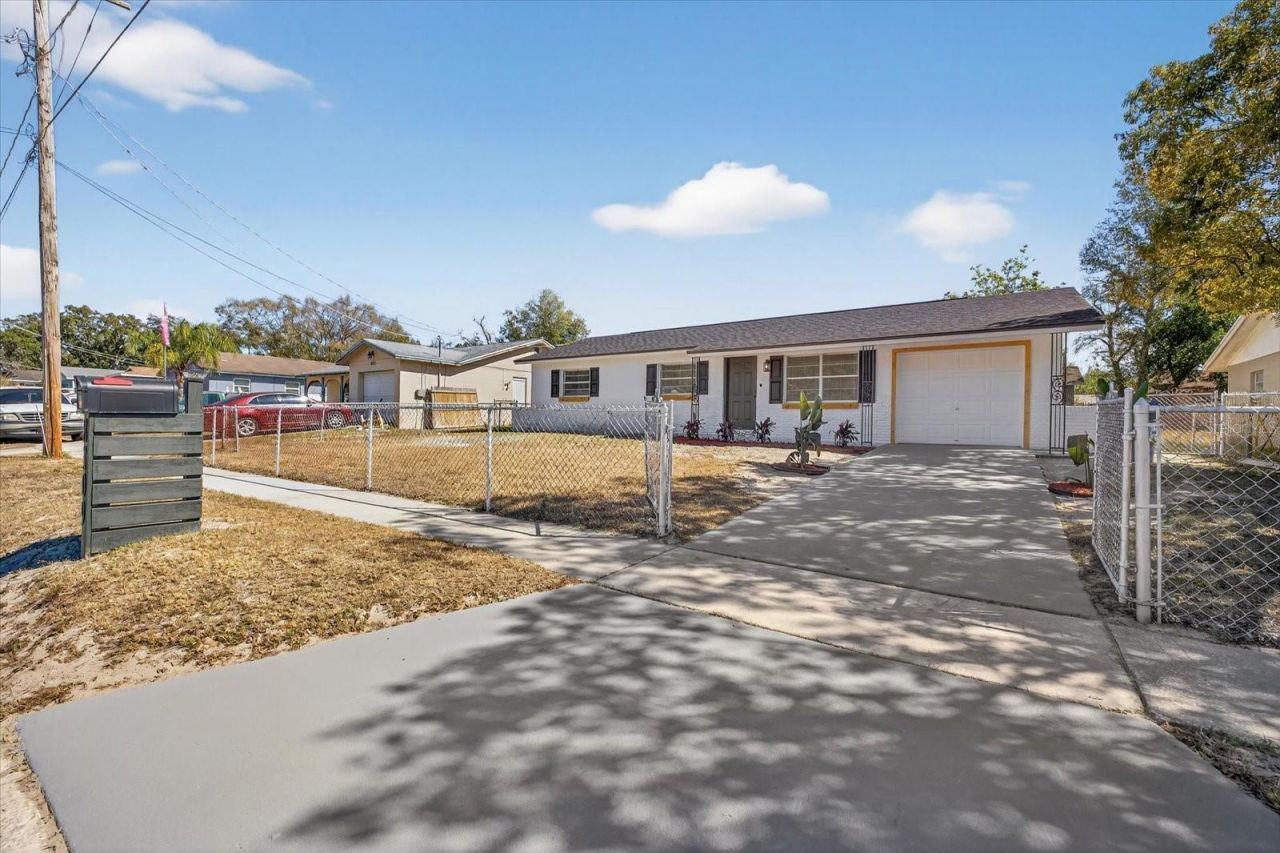 8309 Tupelo Drive, Tampa, FL 33637 Photo