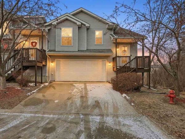 905 Twilight Dr, North Liberty, IA 52317