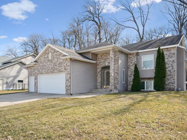 816 Southern Woods Place SW, Rochester, MN 55902