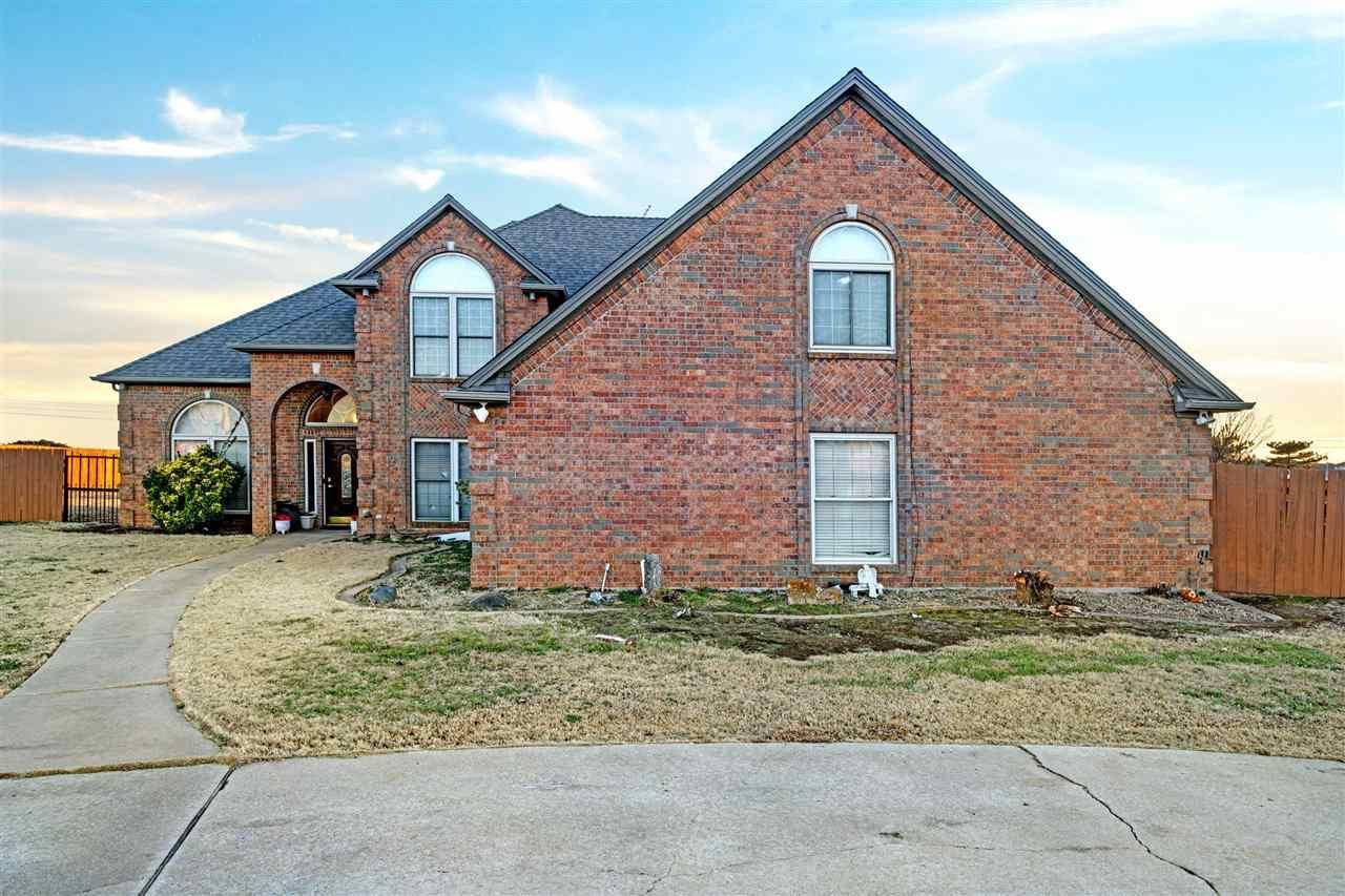 12 NW Valley Ridge Rd, Lawton, OK 73505 Main Photo