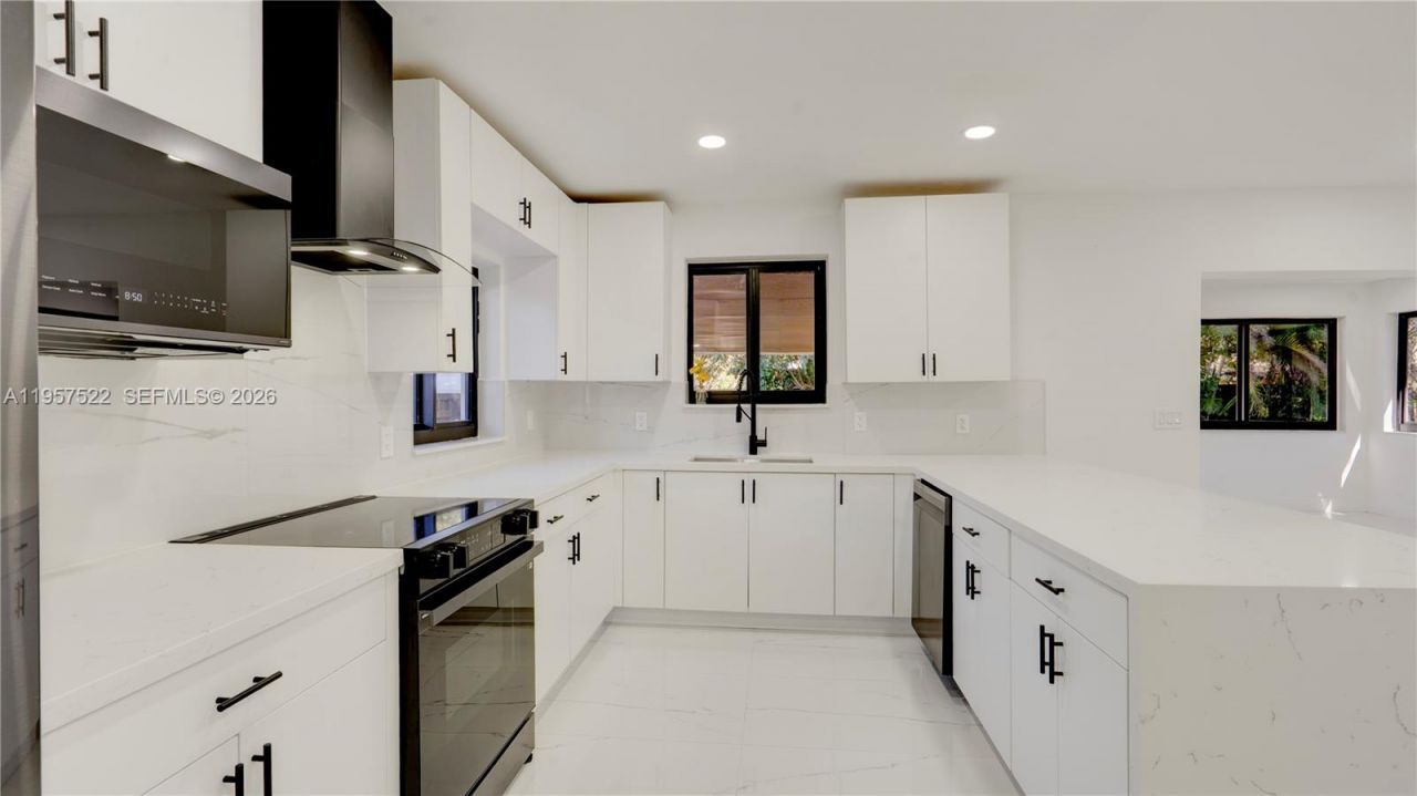 315 NE 160th Ter , Miami, FL 33162 Photo