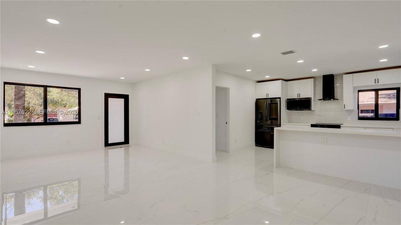 315 NE 160th Ter, Miami, FL 33162 Photo