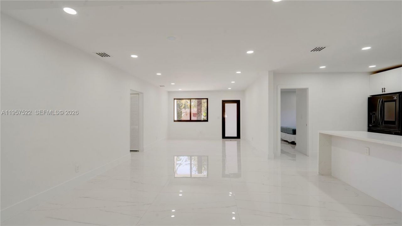 315 NE 160th Ter, Miami, FL 33162 Photo