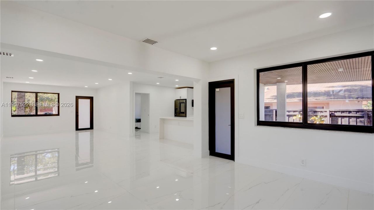 315 NE 160th Ter , Miami, FL 33162 Photo