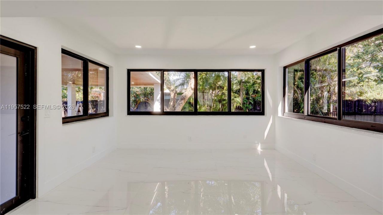 315 NE 160th Ter, Miami, FL 33162 Photo