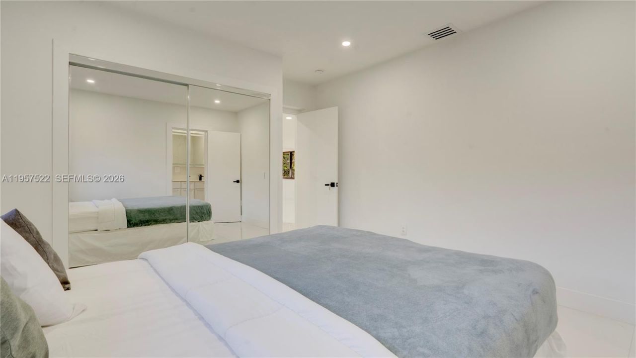 315 NE 160th Ter , Miami, FL 33162 Photo