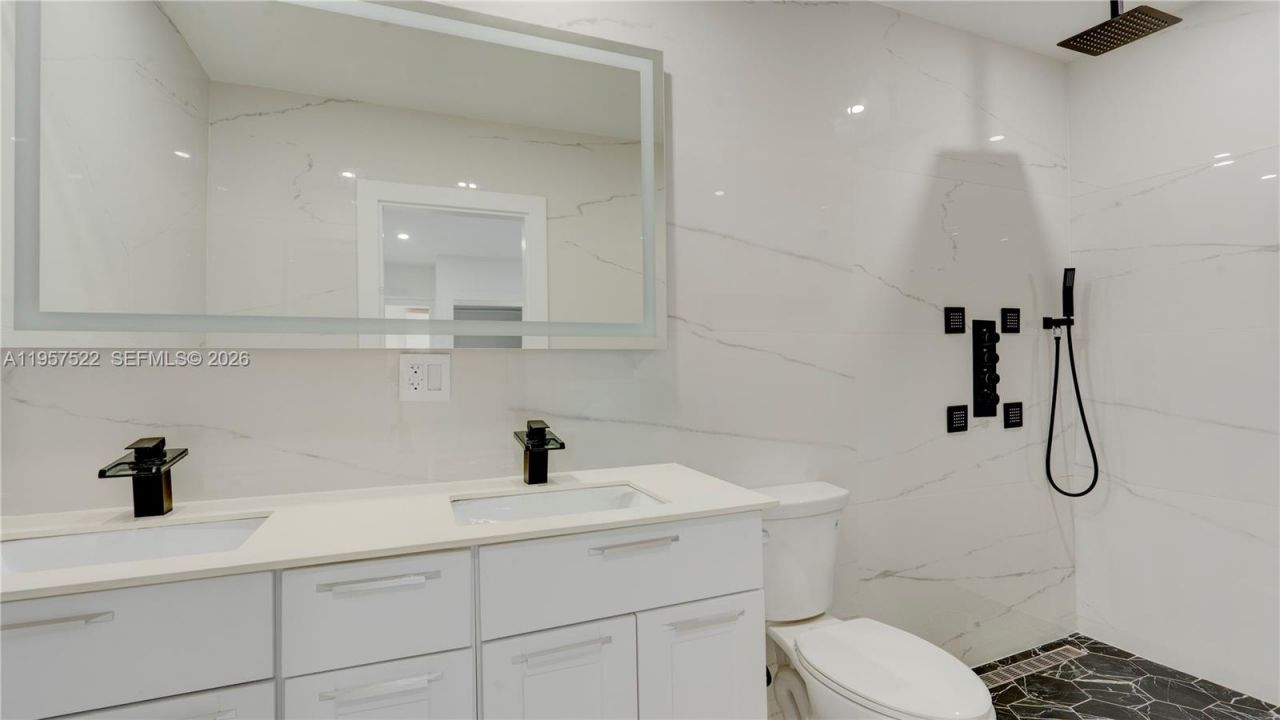 315 NE 160th Ter , Miami, FL 33162 Photo