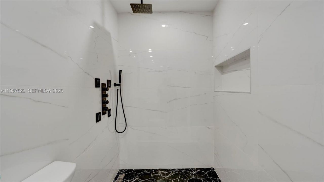 315 NE 160th Ter , Miami, FL 33162 Photo