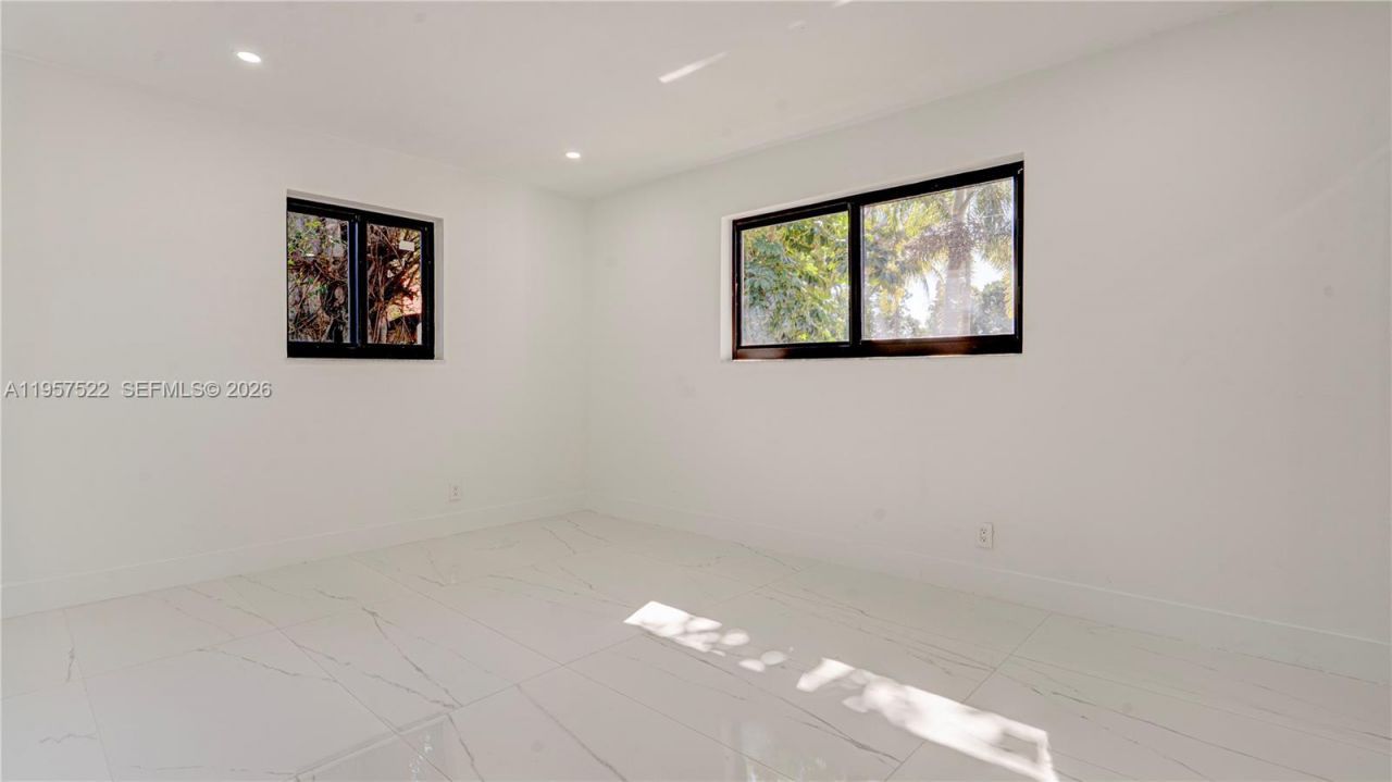 315 NE 160th Ter, Miami, FL 33162 Photo
