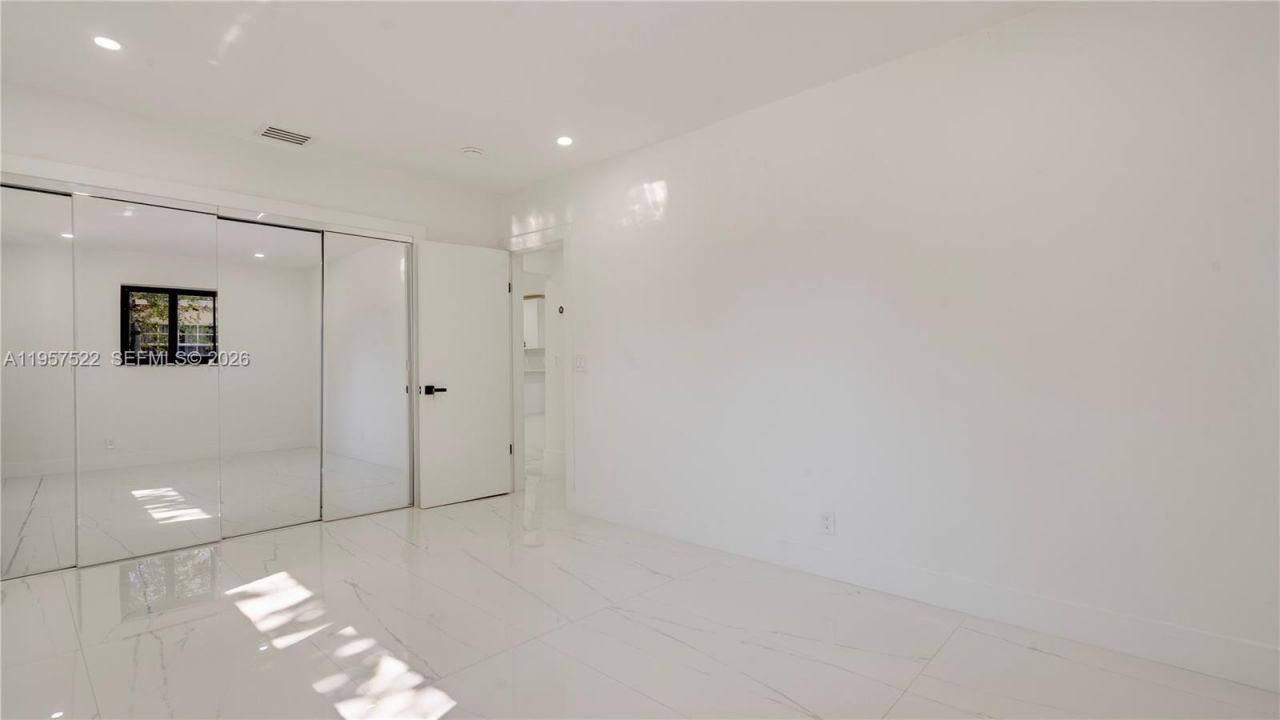 315 NE 160th Ter , Miami, FL 33162 Photo