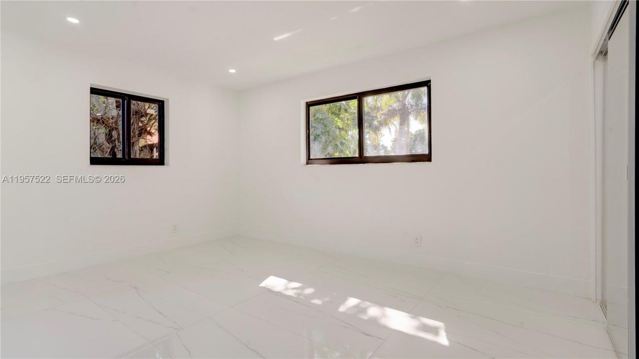 315 NE 160th Ter, Miami, FL 33162 Photo