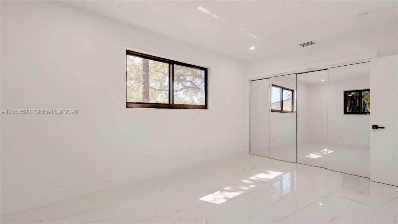 315 NE 160th Ter , Miami, FL 33162 Photo