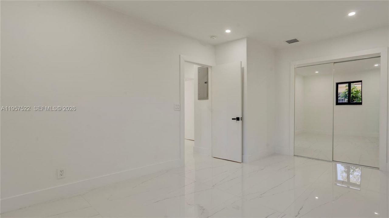 315 NE 160th Ter , Miami, FL 33162 Photo