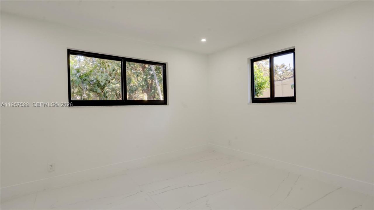 315 NE 160th Ter, Miami, FL 33162 Photo