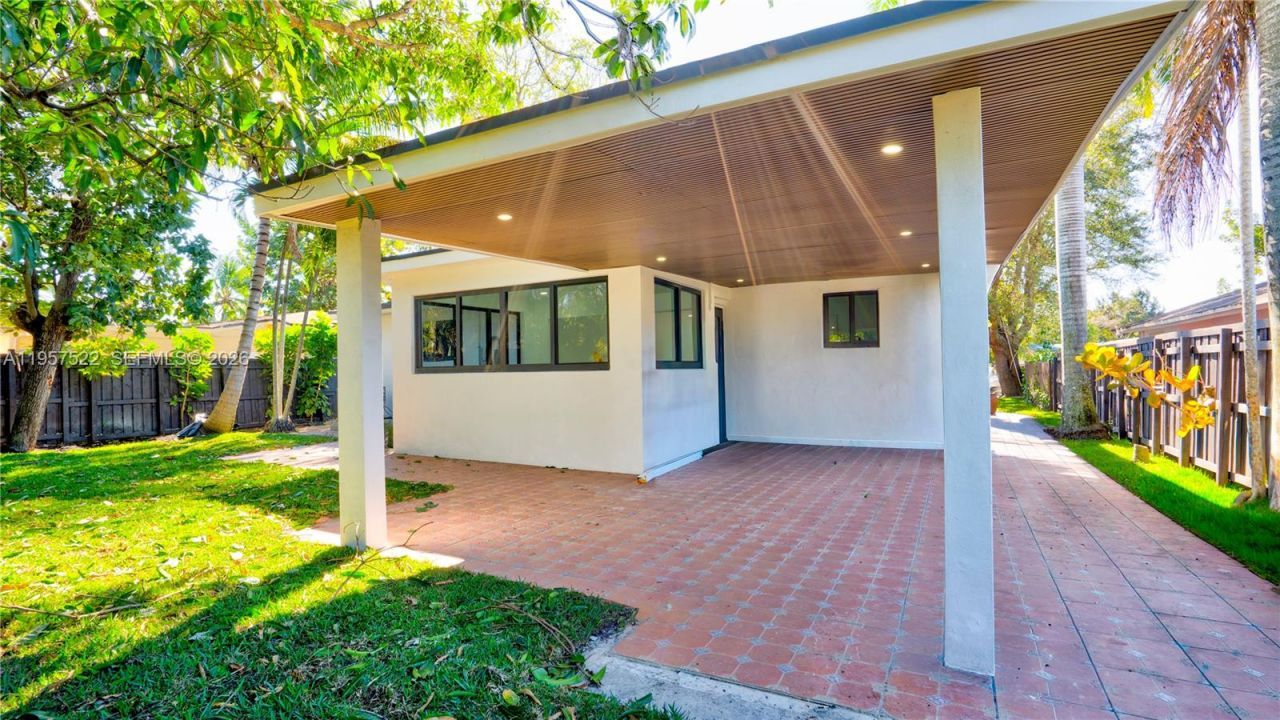 315 NE 160th Ter , Miami, FL 33162 Photo