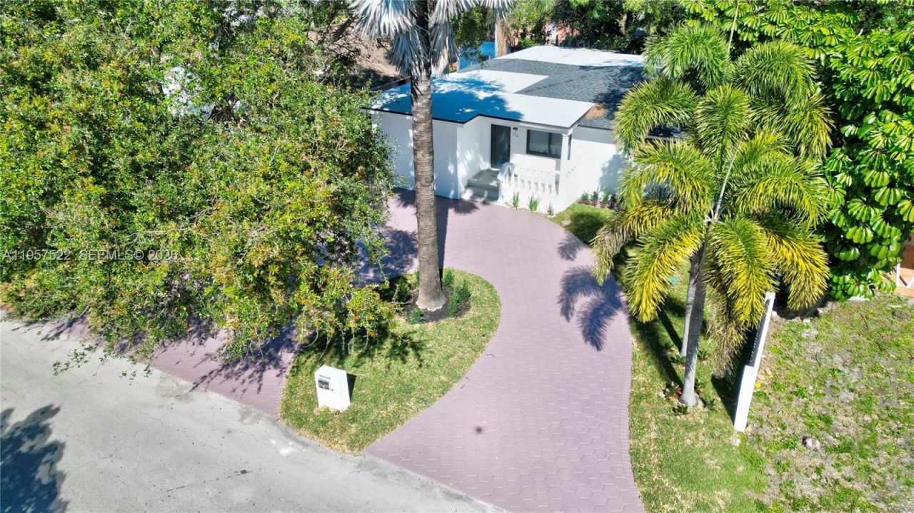 315 NE 160th Ter, Miami, FL 33162 Photo