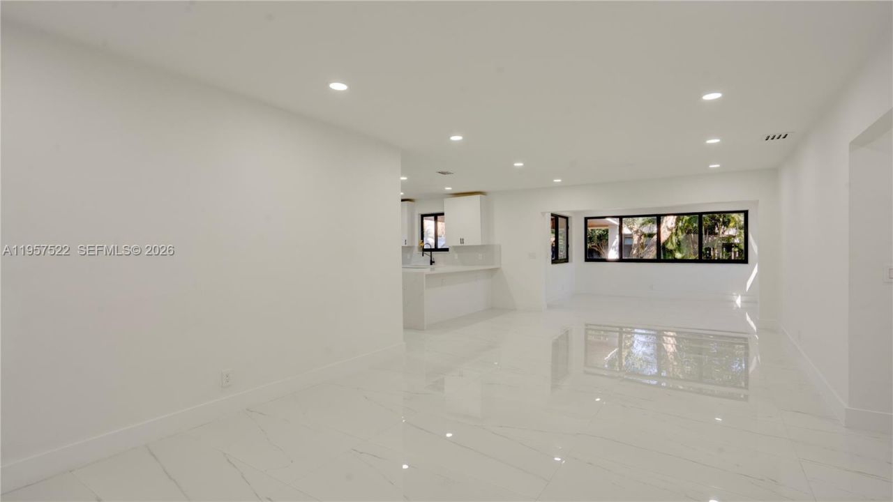 315 NE 160th Ter , Miami, FL 33162 Photo