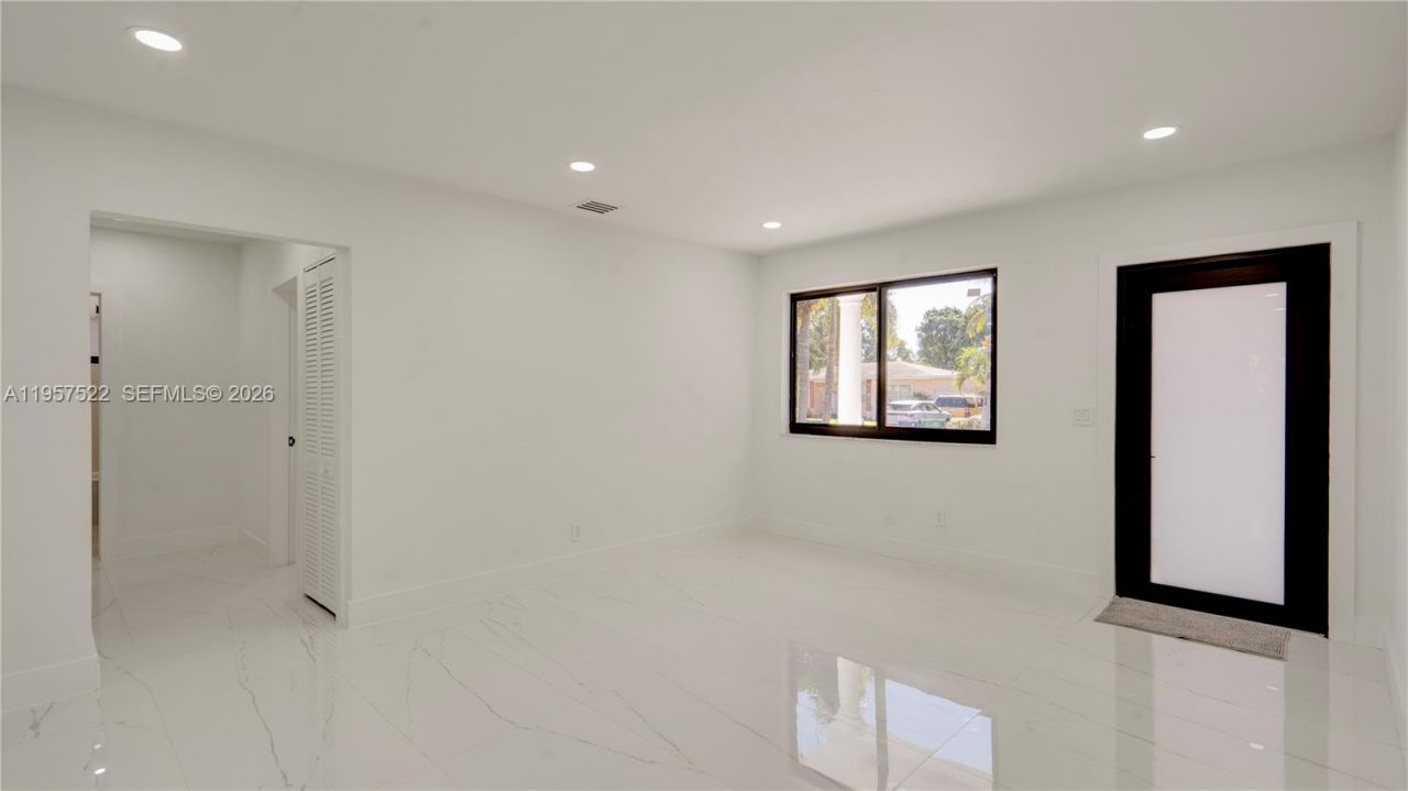 315 NE 160th Ter , Miami, FL 33162 Photo