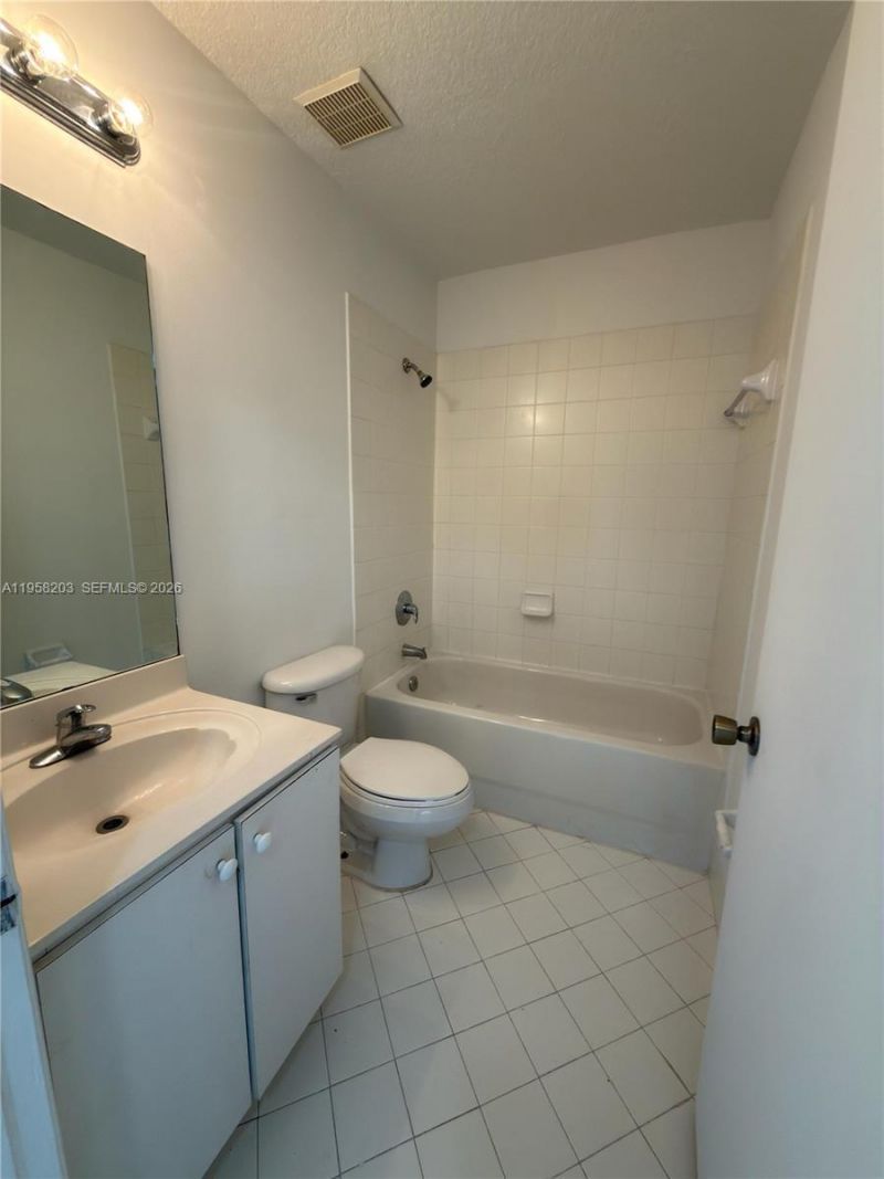 930 NE 34th Ave, Unit 201, Homestead, FL 33033 Photo
