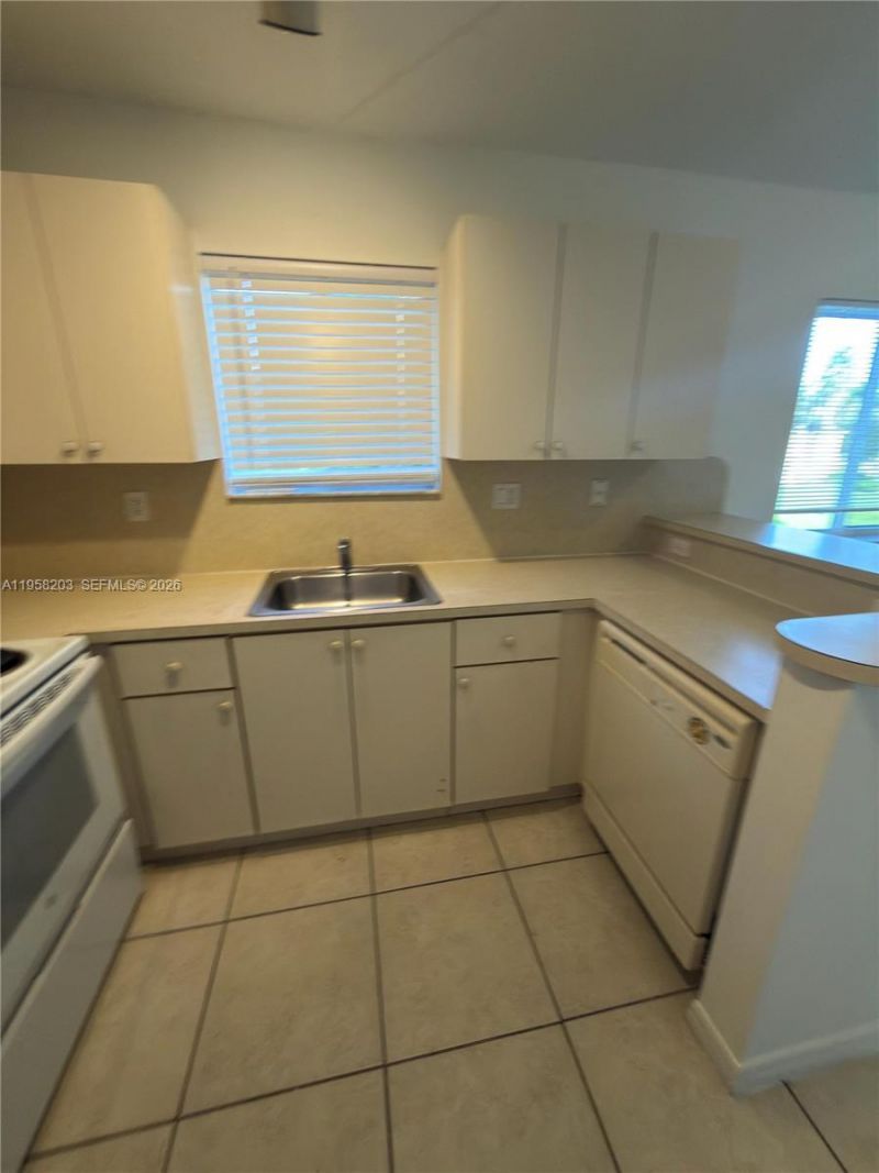 930 NE 34th Ave, Unit 201, Homestead, FL 33033 Photo