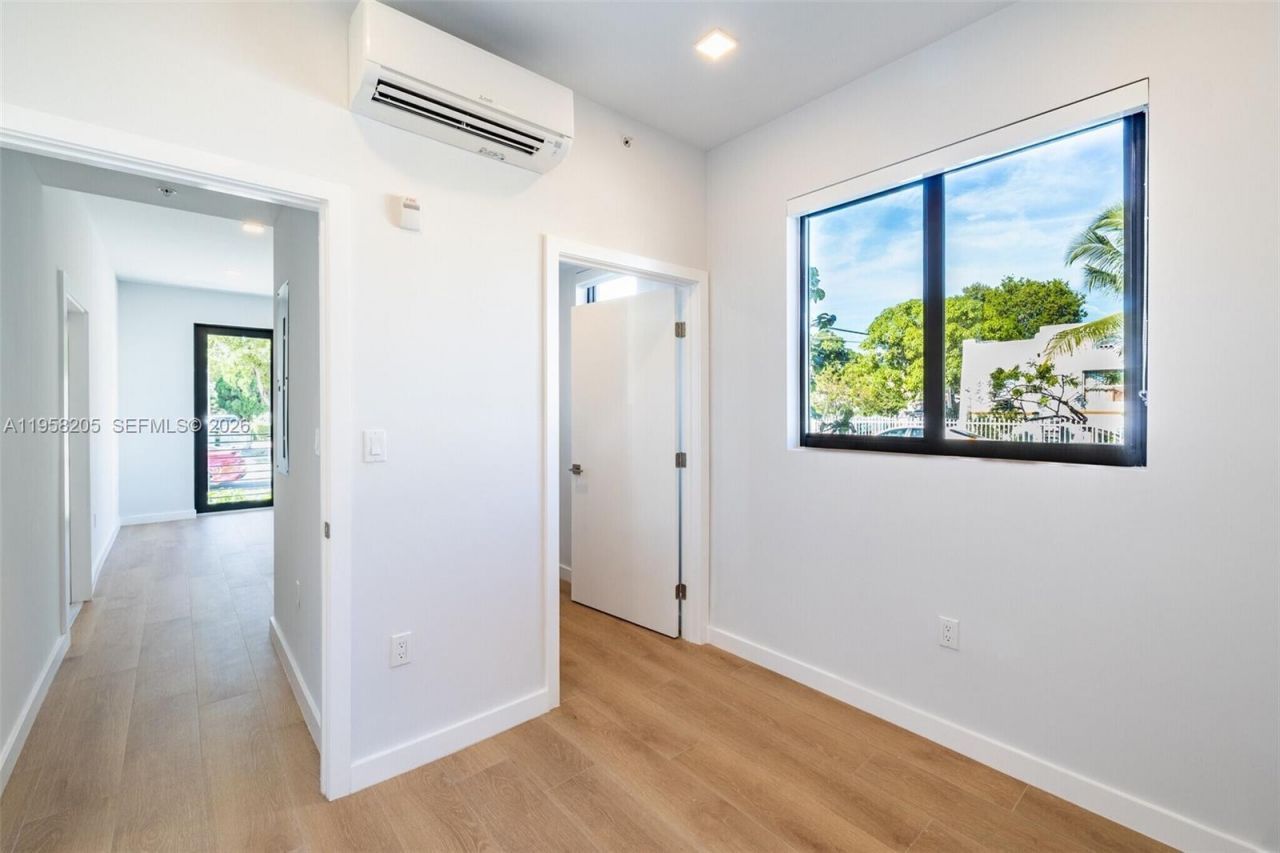 1376 SW 4th St , Unit 401, Miami, FL 33135 Photo