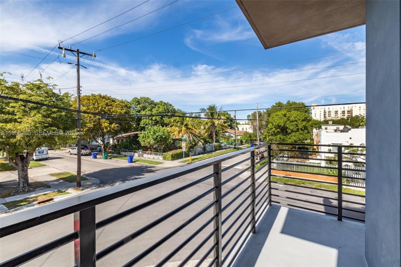 1376 SW 4th St , Unit 401, Miami, FL 33135 Photo