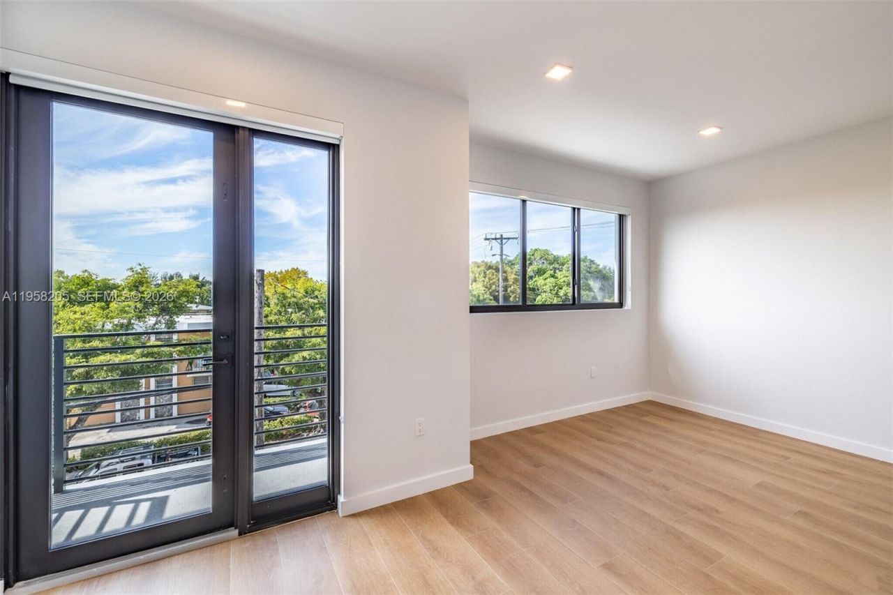 1376 SW 4th St , Unit 401, Miami, FL 33135 Photo