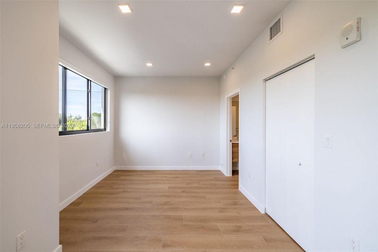 1376 SW 4th St , Unit 401, Miami, FL 33135 Photo