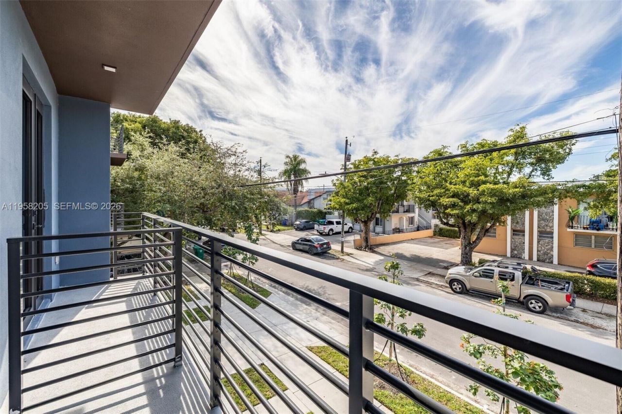 1376 SW 4th St , Unit 401, Miami, FL 33135 Photo