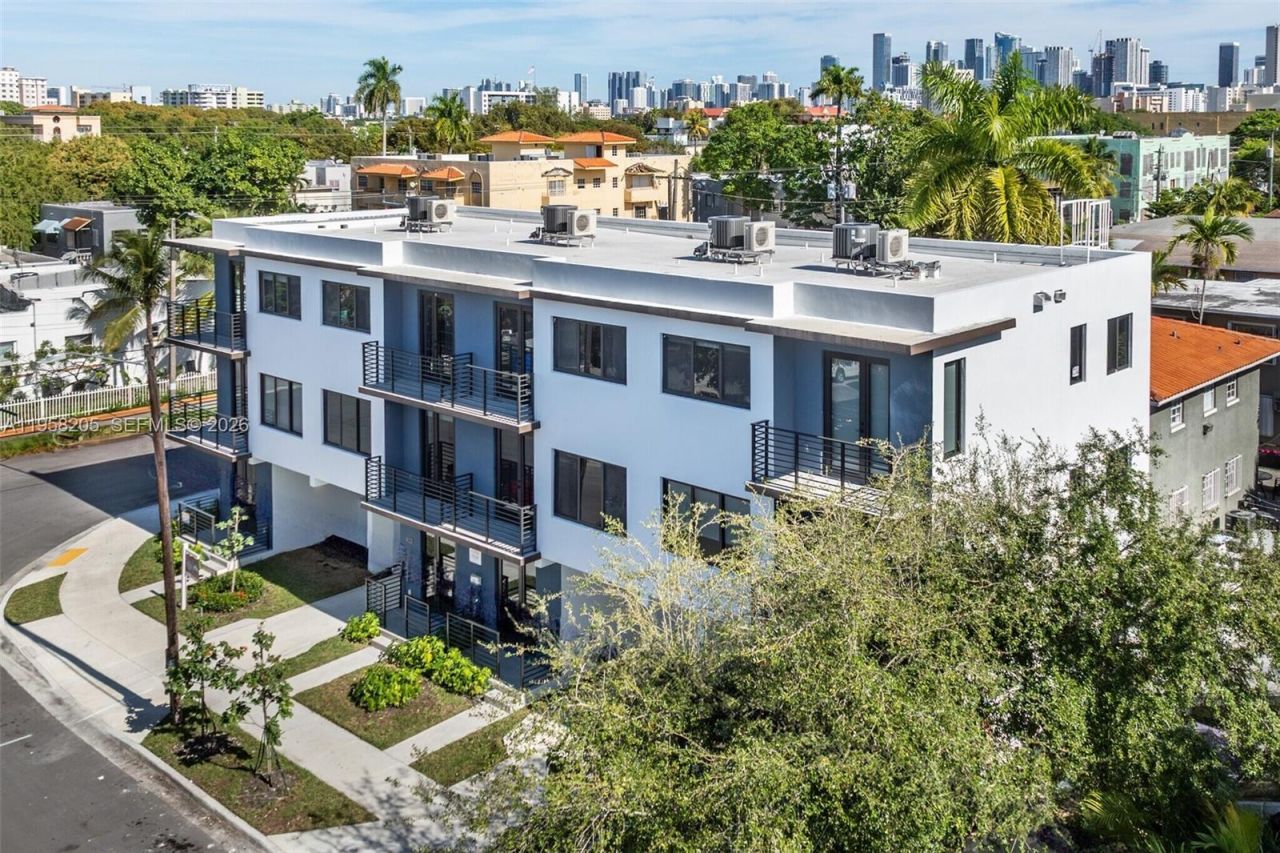 1376 SW 4th St , Unit 401, Miami, FL 33135 Photo