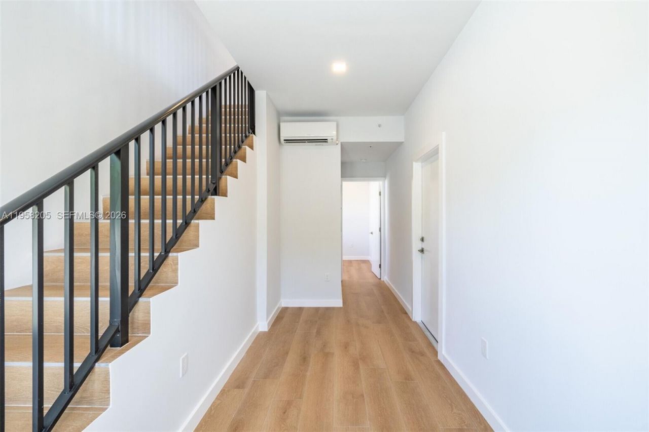 1376 SW 4th St , Unit 401, Miami, FL 33135 Photo