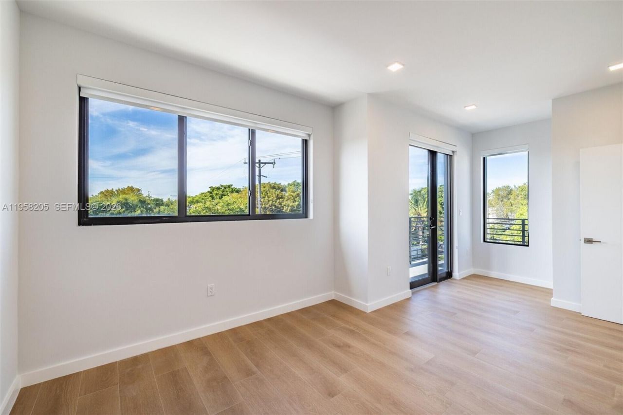 1376 SW 4th St , Unit 401, Miami, FL 33135 Photo