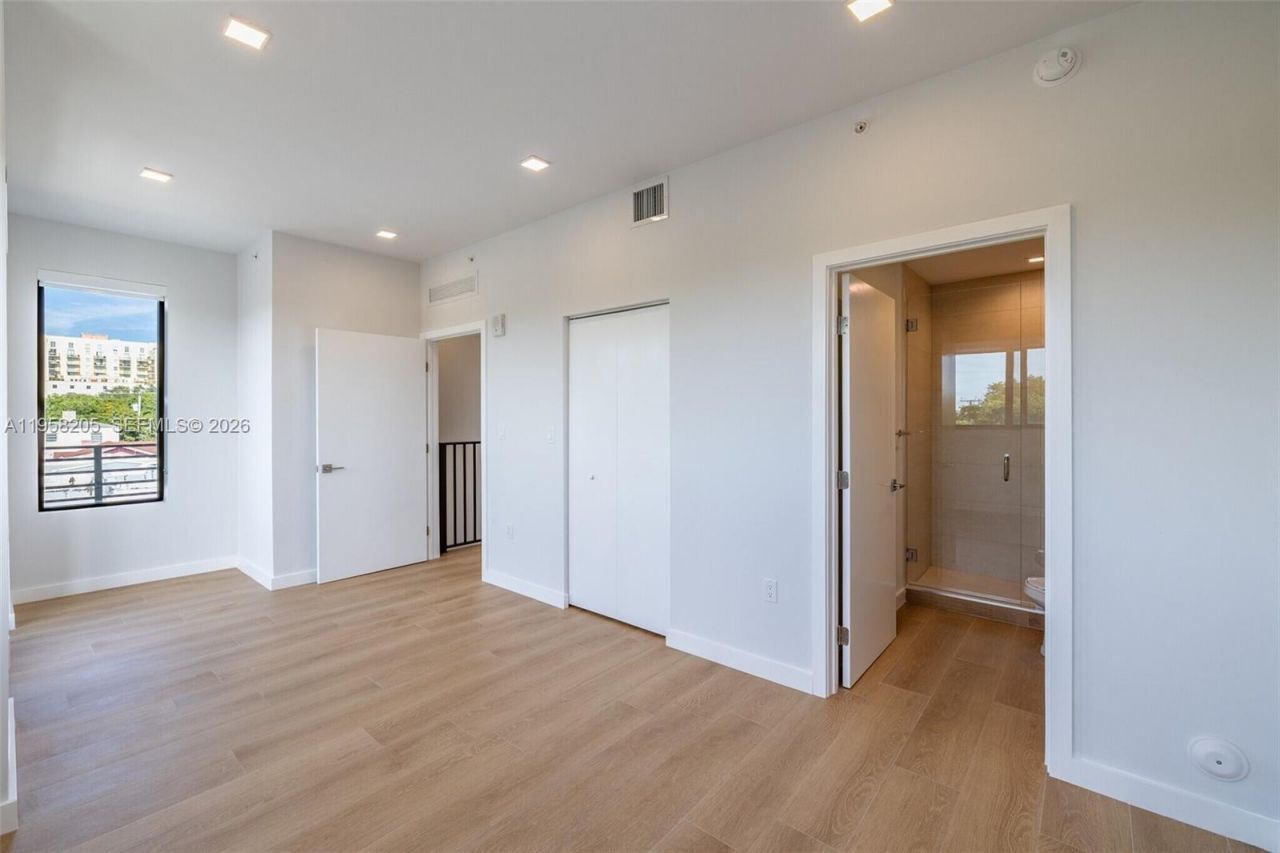 1376 SW 4th St , Unit 401, Miami, FL 33135 Photo