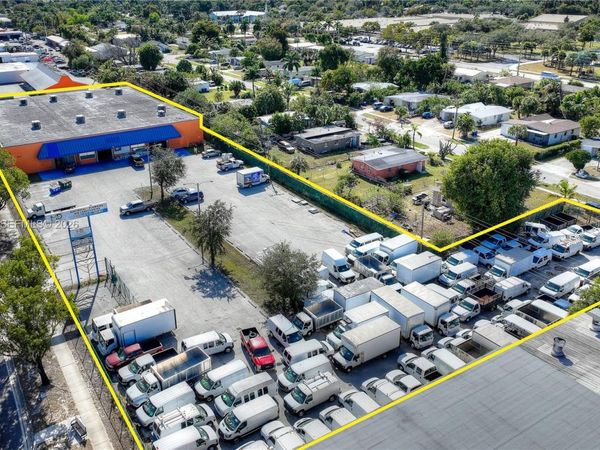 3040 Fowler Street , Fort Myers, FL 33901