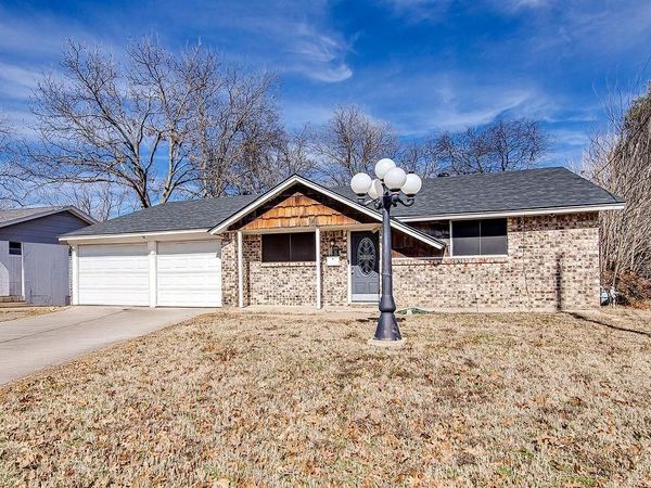 304 Sundown Court, Burleson, TX 76028