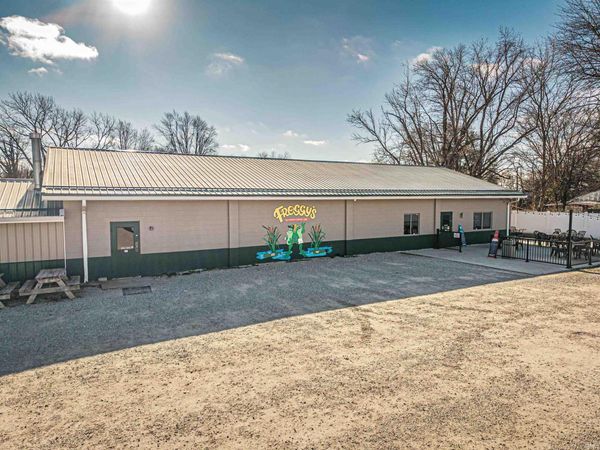 7247 Main Street, Wadesville, IN 47638