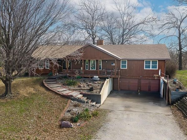 16551 Hollingsworth Road, Basehor, KS 66007