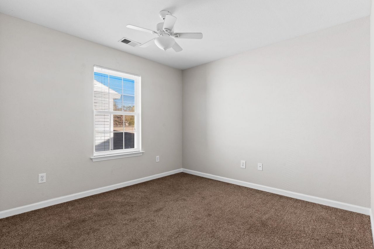 877 Silvercrest Dr. Photo 21