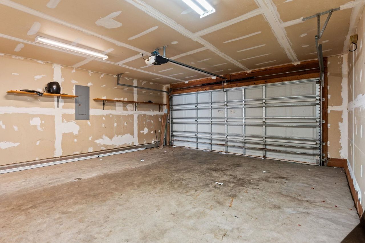 877 Silvercrest Dr. Photo 24