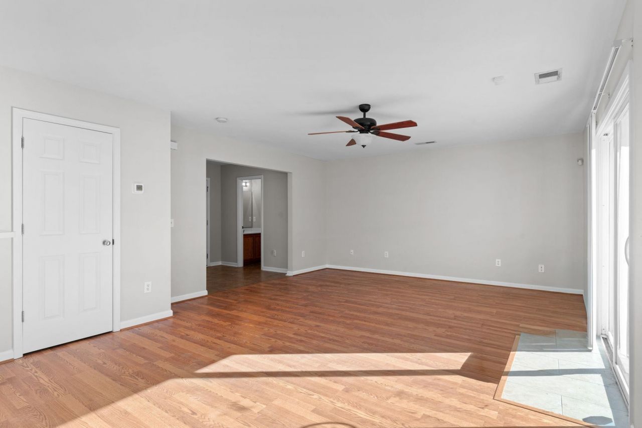 877 Silvercrest Dr. Photo 5