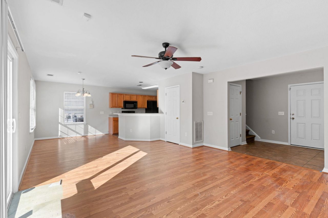 877 Silvercrest Dr. Photo 6