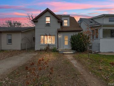 25520 New York Street, Dearborn Heights, MI 48125