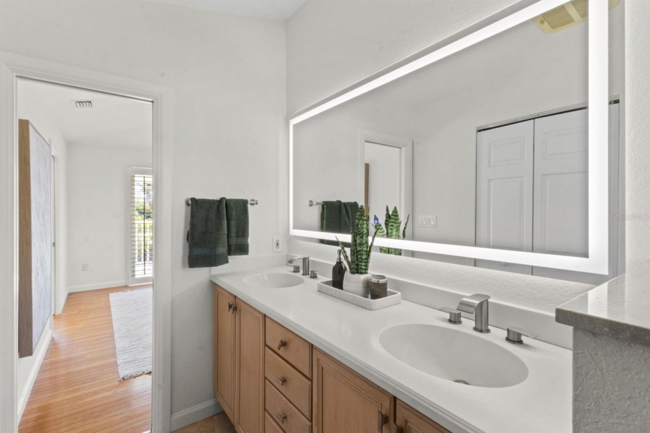 7091 Longboat Drive E, Longboat Key, FL 34228 Photo